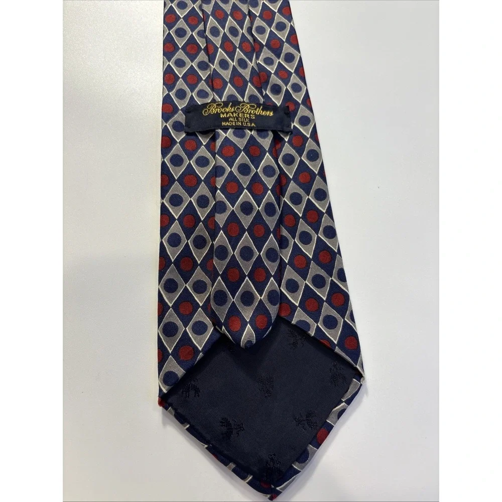 BROOKS BROTHERS Tie 100% Silk‎ Necktie Made in USA Geometric Navy And Red 3.5 In